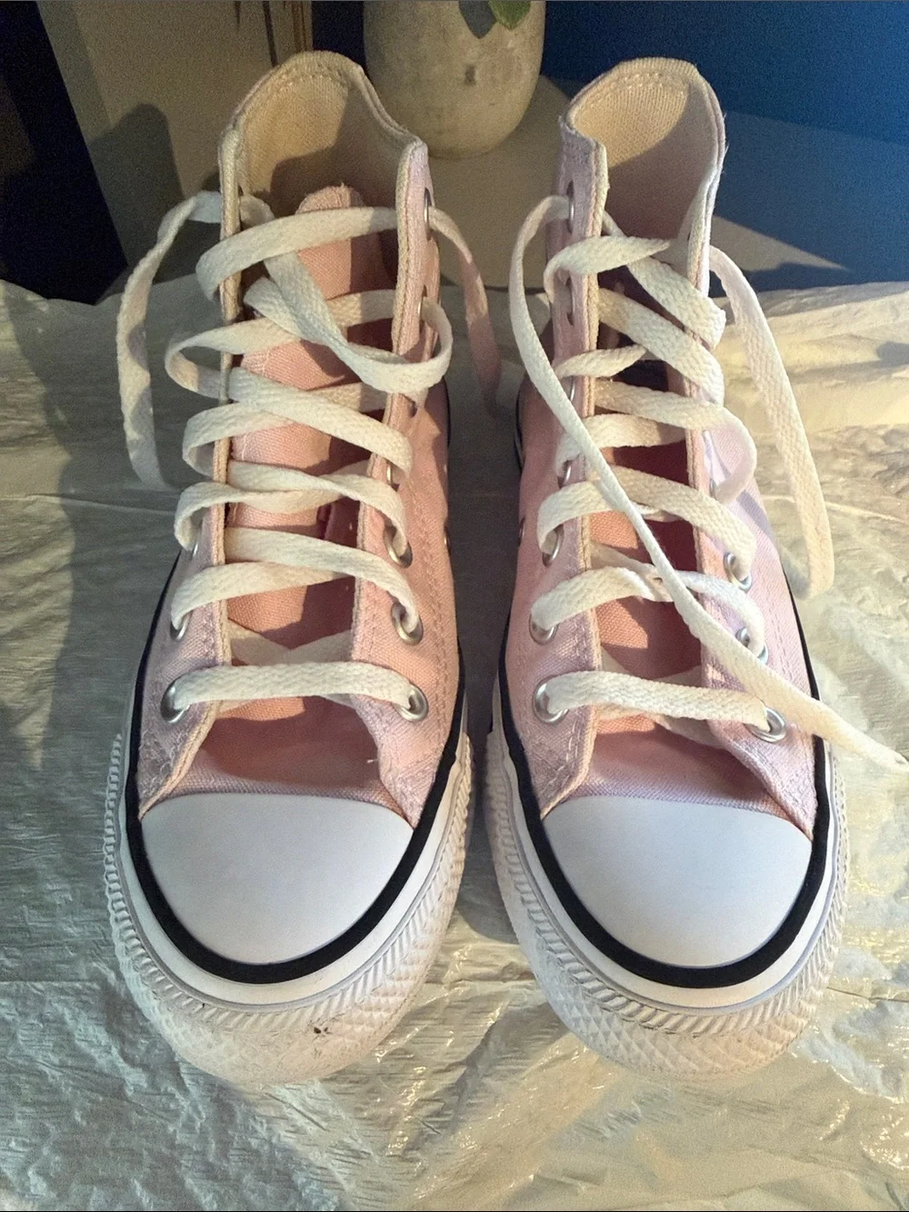 Converse woman’s light